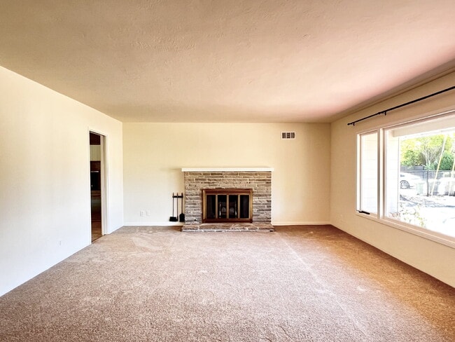 Photo - Lovely 3+ Bedroom Single Story Home in San Rafael!