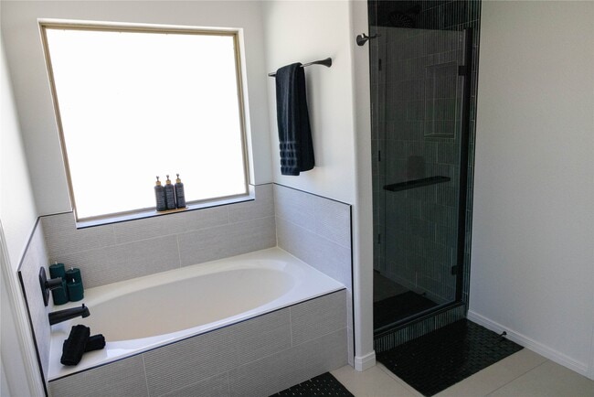 Building Photo - 17023 Lexington Dr