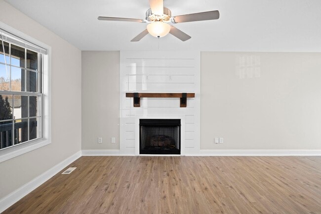 Photo - 1385 Sussex Dr