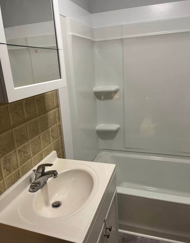 Baño - 312 W 3rd St Unidad 312