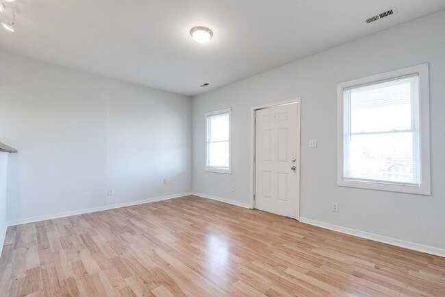 Photo - 2214 Perry St