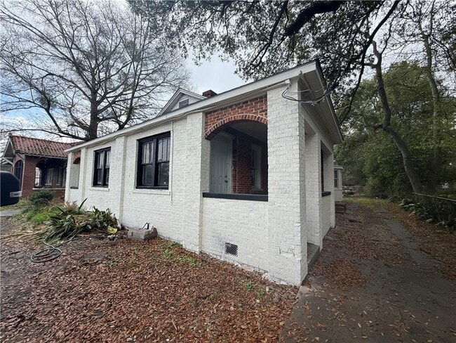 Building Photo - 1321 SpringHill Ave