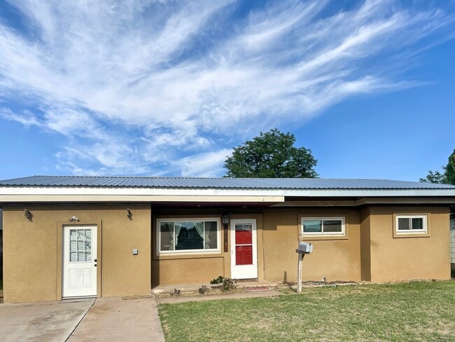 Building Photo - 1736 N Penasco Dr