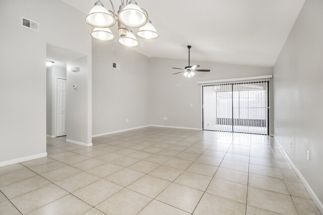 Photo - 4262 Sandhurst Dr