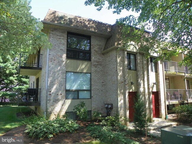Building Photo - 356-B-3B000 Saybrook Ln Unit B