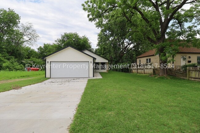 Photo - Beautiful Newly Built 3 Bedroom House! Available for Immediate Move in!