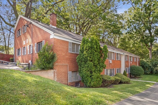 Photo - 138-154 Woodhill Dr