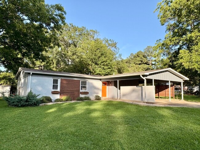 Photo - 602 Bellevue St House