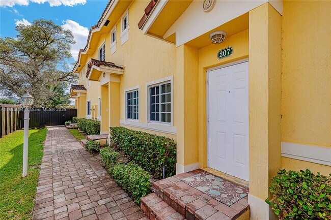 Photo - 205 NE 4th Ct.