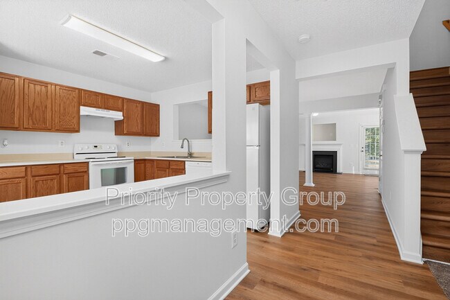 Photo - 3204 Barons Court Rd