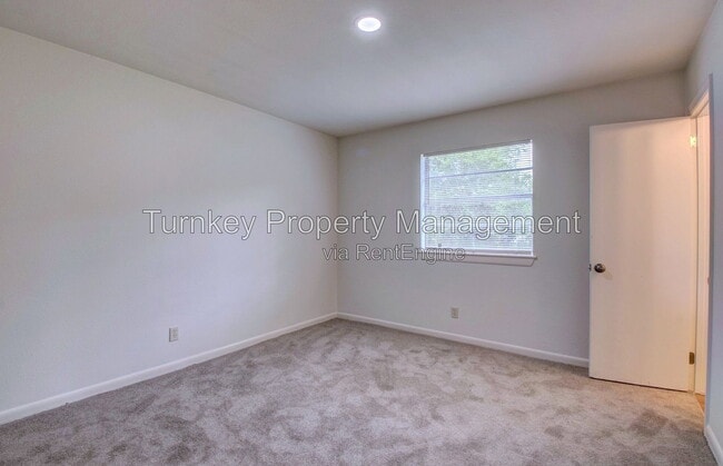 6 Parkridge Dr