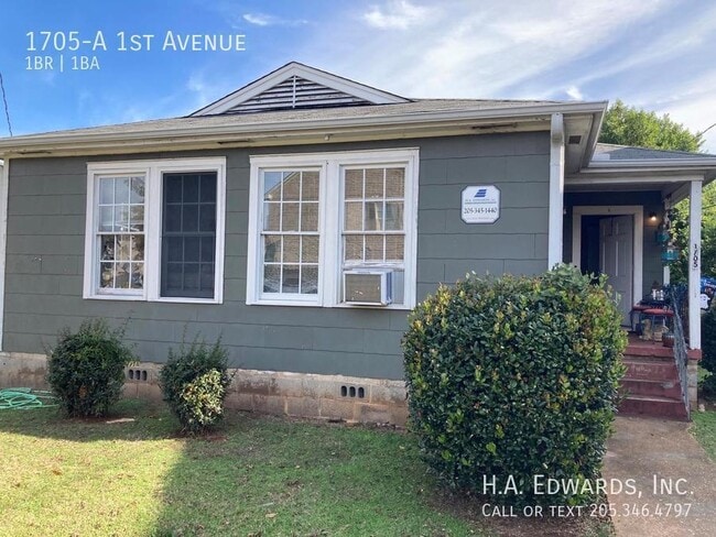 Building Photo - 1705 1st Ave