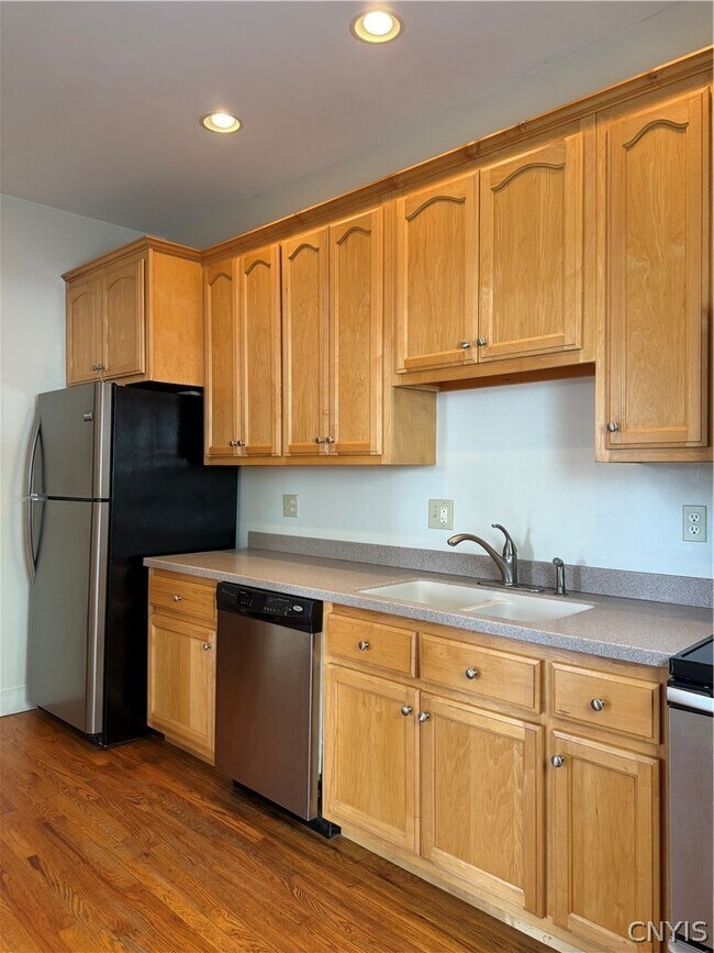 Photo - 137 S Peterboro St