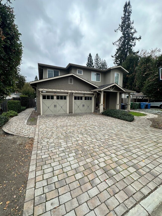 Building Photo - 3615 Chestnut St Unit 3615 Chestnut Street #2