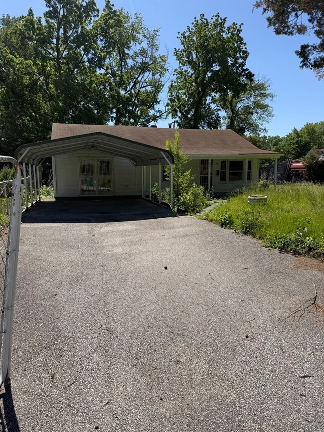 Photo - 864 N 79th St