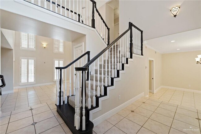 42 N 1st Ln