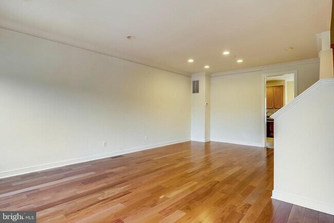 11034 Amherst Ave