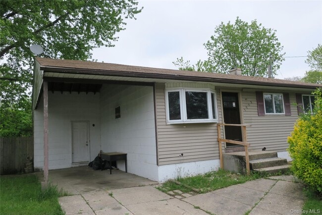 1703 Manatuck Blvd