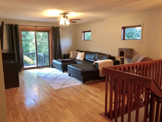 Photo - 908 Sandusky Dr