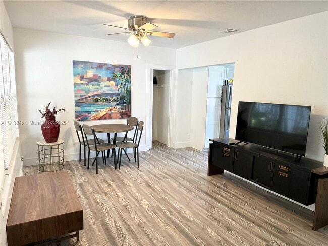 Photo - 301 NE 15th Ave Unit 1