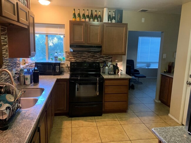 Photo - 2305 N 2nd Ave