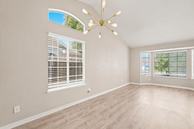 Photo - 8034 Fairlands Way