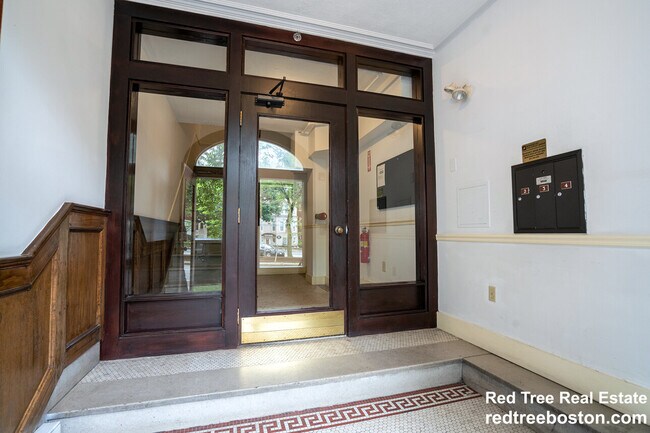 Photo - 1404 Beacon St Unit 2