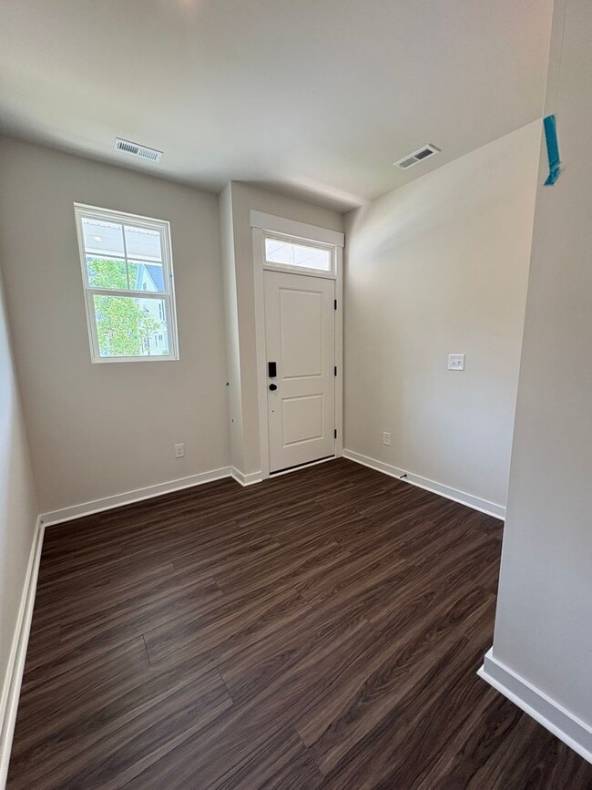 Photo - Beautiful End Unit Townhome in Griffith Lakes