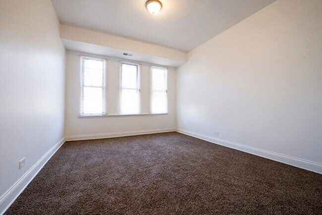 3501 W Adams