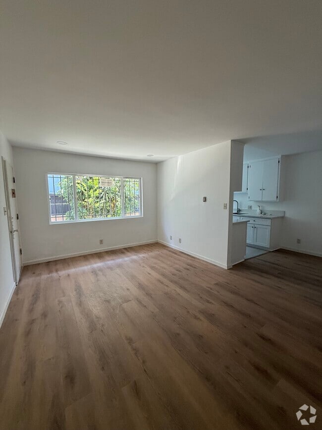 Building Photo - 453 N Oxford Ave Unit 2 Rental