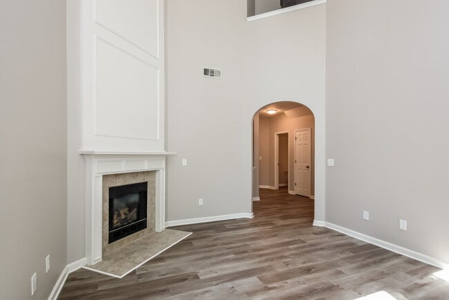 Photo - 332 Saint Claire Dr