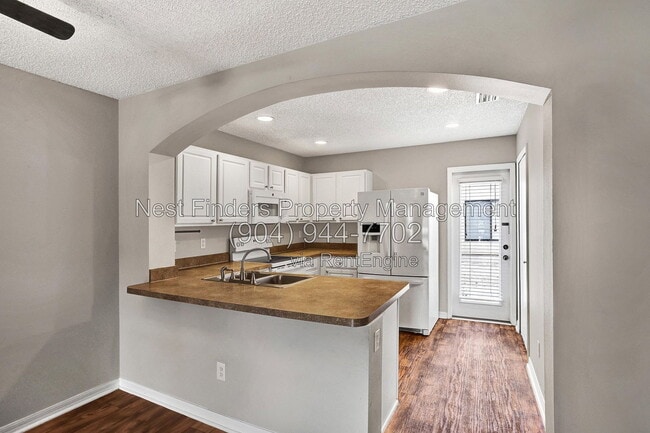 336 Redwood Ln
