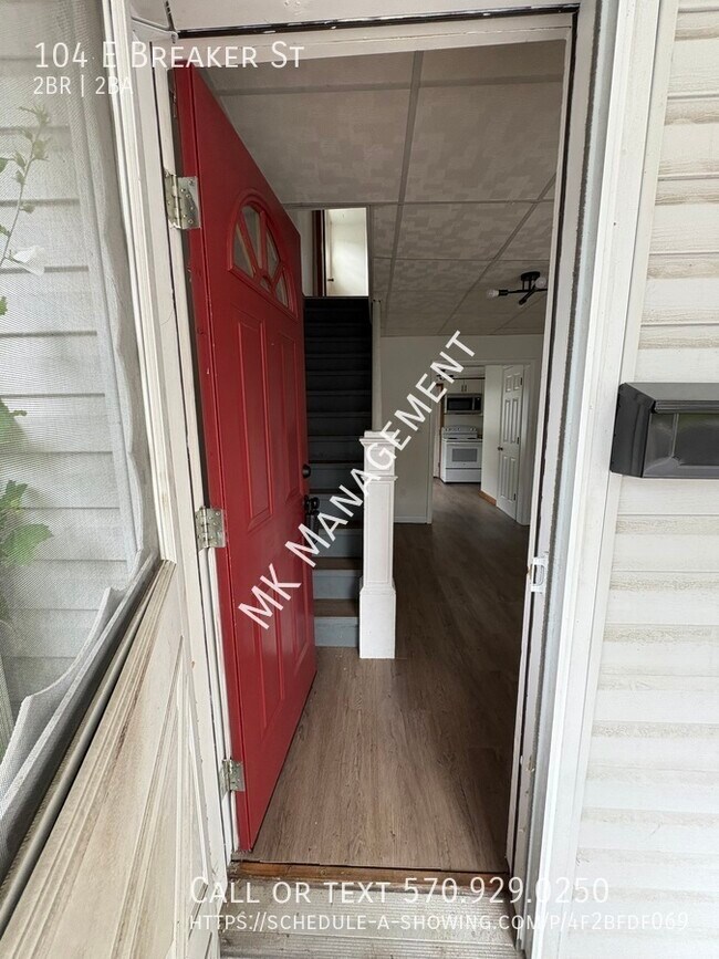 Photo - 104 E Breaker St