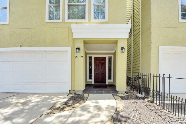 Photo - 2119 Stuart St