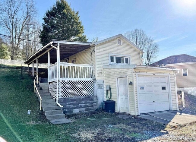 Photo - 818 Victory Ave