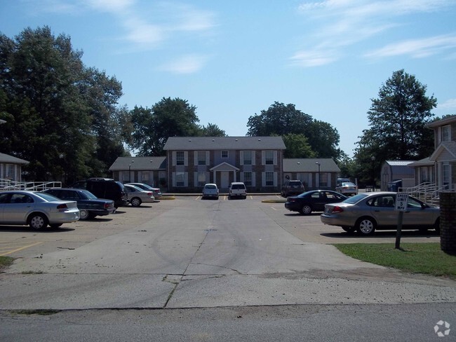 Building Photo - The Oaks Rental