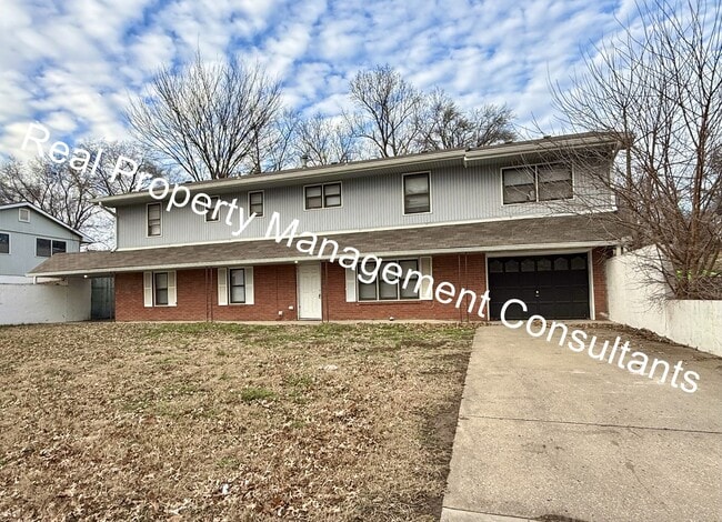 Building Photo - 3 Bed 2 Bath Duplex Now Available!