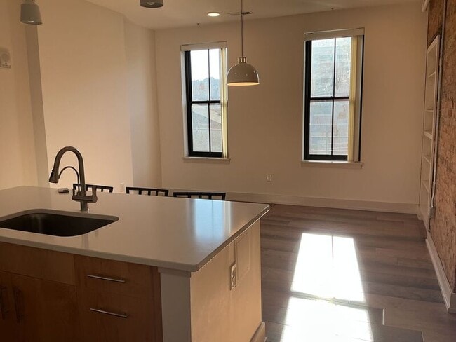 Photo - 26 W 15th St