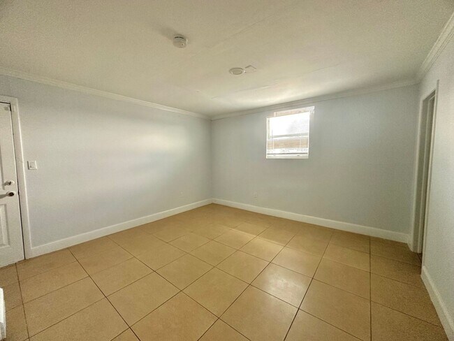 Photo - 2 Bed 2 Bath Apartment Near Downtown Fort Myers