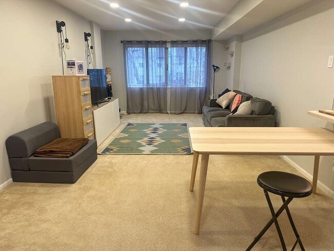 Photo - 5340 Holmes Run Pky Unidad Room 1