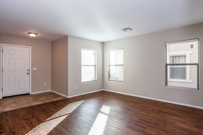 Photo - 10952 W Elm St