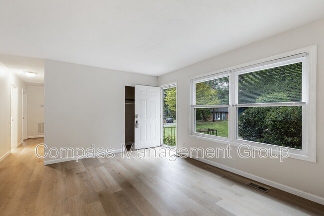 Photo - 2347 Sylvania Ave SE