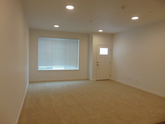 Photo - Beautiful Luxury 3 Bedroom, 3.25 Bath Bellevue Town-Home!