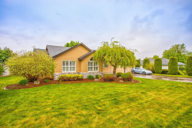 8311 N Parkside Dr