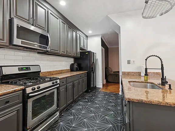 Building Photo - 5400 Woodcrest Ave