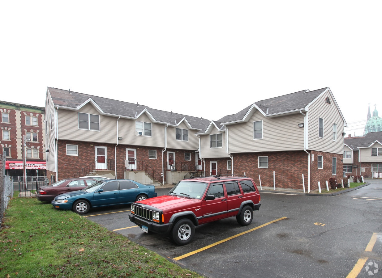 Photo - 605 S Main St Apartments