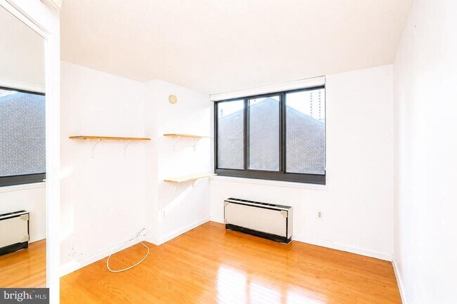 Photo - 1420 Locust St Unit 8B