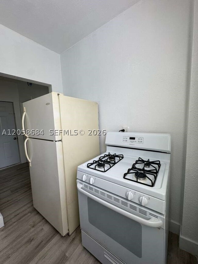 Photo - 676 SW 2nd St Unit 1