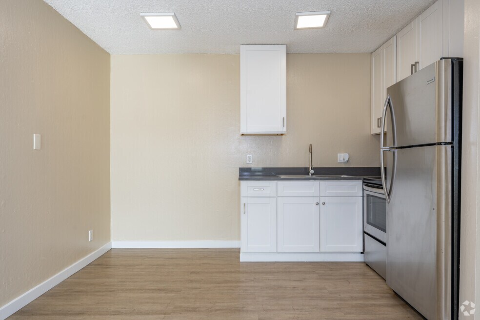 1BR, 1BA - 617SF - Dining Room