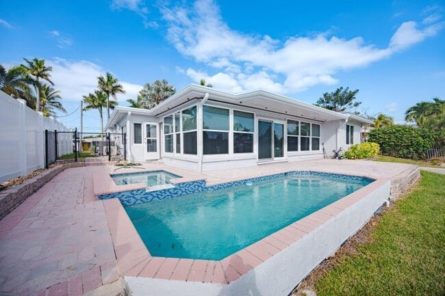 Photo - 270 SE 9th Ct